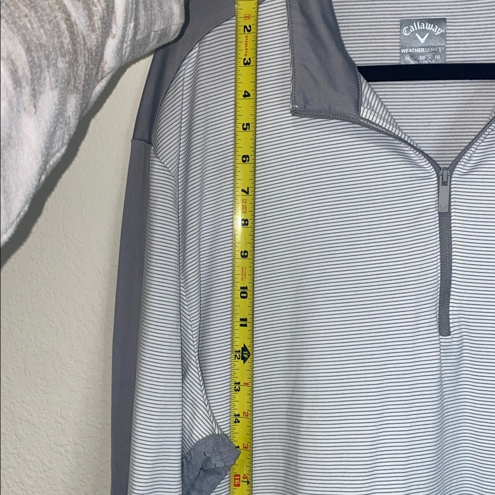 🪿Callaway Men's 1/4 Zip golf pullover in a light grey and white striped pattern! - Picture 5 of 9